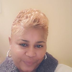 Meet your Posher, Monique